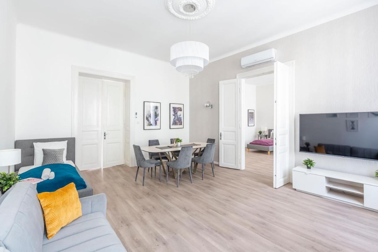 Exclusive Downtown Apartment In The Heart Of Budapest Exteriör bild