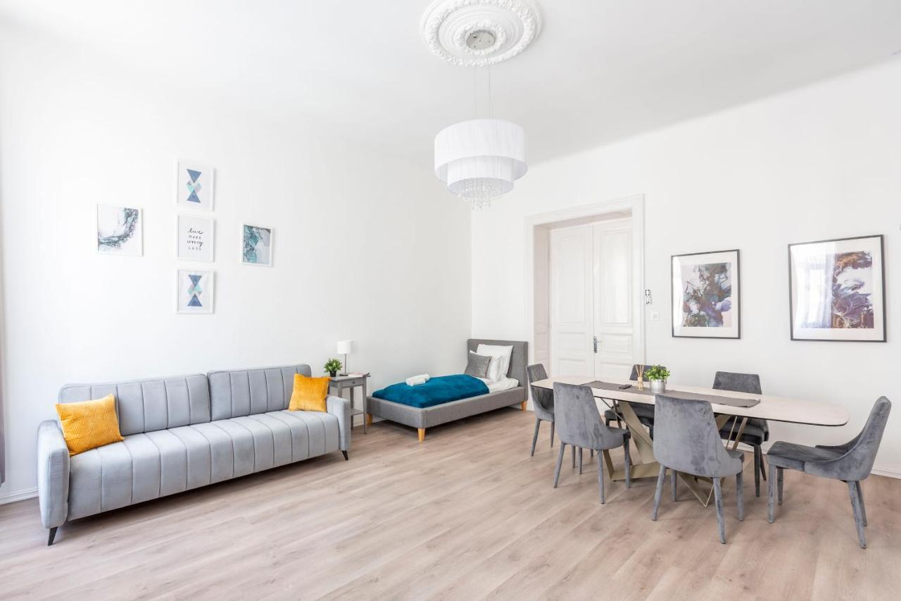Exclusive Downtown Apartment In The Heart Of Budapest Exteriör bild